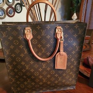 Beautiful LV SAC PLAT GM MONOGRAM CANVAS TOTE in pristine condition